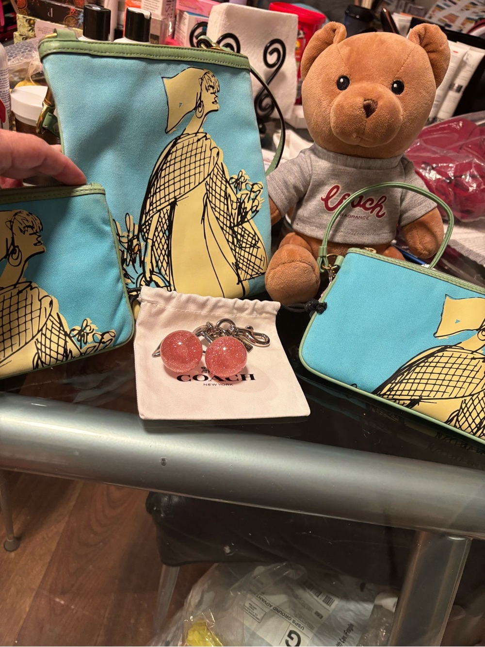 Coach Cashin Carry & 2 Luxury Skincare & Beauty Items Event